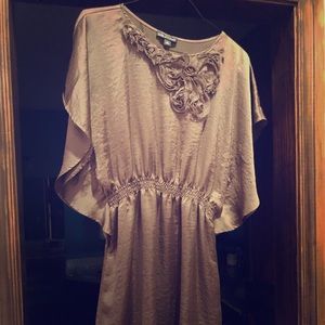 Nice dress with floral accent